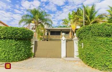 Imagem: A casa possui 5 Dormitórios, 5 Banheiros, 5 Vagas na garagem