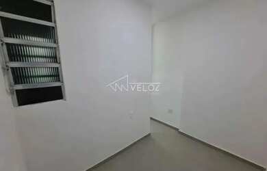 Imagem: A kitnet possui 1 Banheiro, 30m² de Área e está localizado