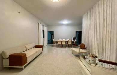 Imagem: A casa possui 4 Dormitórios, 4 Banheiros, 3 Vagas na garagem