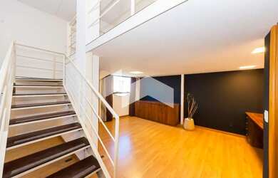 Imagem: O apartamento possui 1 Dormitório, 1 Banheiro, 2 Vagas na garagem