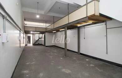 Imagem: O depósito possui 2 Vagas na garagem, 221m² de Área e está