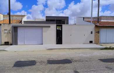 Imagem: A casa possui 2 Dormitórios, 2 Banheiros, 80m² de Área e