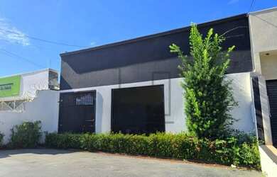 Imagem: O depósito possui 4 Vagas na garagem e 127m² de Área e está