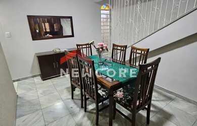 Imagem: A casa possui 3 Dormitórios, 5 Banheiros, 2 Vagas na garagem