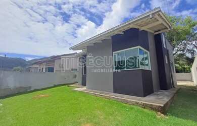 Imagem: A casa possui 2 Dormitórios, 1 Banheiro, 1 Vaga na garagem