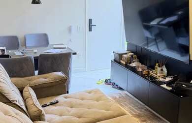 Imagem: O apartamento possui 2 Dormitórios, 1 Banheiro, 1 Vaga na garagem