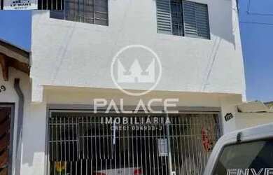 Imagem: A casa possui 2 Dormitórios, 2 Banheiros, 2 Vagas na garagem