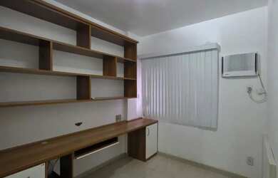 Imagem: O apartamento possui 3 Dormitórios, 1 Banheiro, 1 Vaga na garagem