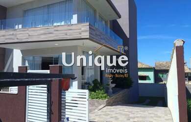 Imagem: A casa possui 4 Dormitórios, 5 Banheiros, 4 Vagas na garagem