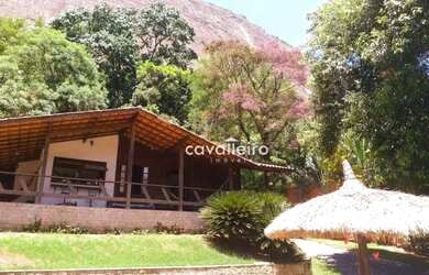 Imagem: A casa possui 4 Dormitórios, 3 Banheiros, 5 Vagas na garagem