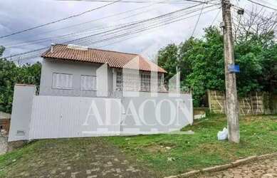 Imagem: A casa possui 2 Dormitórios, 3 Banheiros, 4 Vagas na garagem