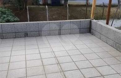 Imagem: A casa possui 4 Dormitórios, 2 Banheiros, 4 Vagas na garagem