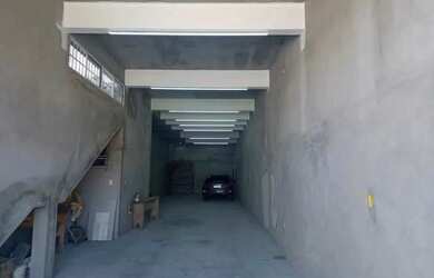 Imagem: O depósito possui 5 Vagas na garagem, 125m² de Área e está