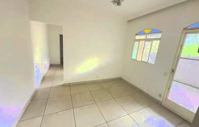 Imagem: A casa possui 3 Dormitórios, 1 Banheiro, 4 Vagas na garagem