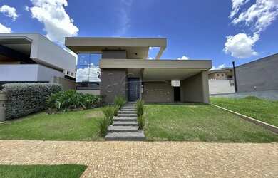 Imagem: A casa em condomínio possui 3 Dormitórios, 4 Banheiros, 4