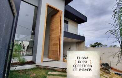 Imagem: A casa possui 3 Dormitórios, 3 Banheiros, 4 Vagas na garagem