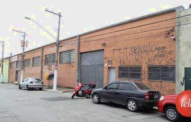 Imagem: O depósito possui 5 Vagas na garagem e 3419m² de Área e está