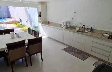 Imagem: A casa em condomínio possui 3 Dormitórios, 4 Banheiros, 4