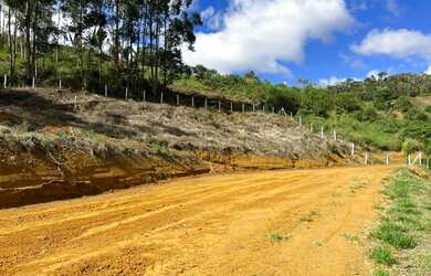 Imagem: A chácara possui 2.234m² de Área e está localizado em Santa