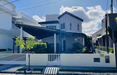 Imagem: A casa em condomínio possui 4 Dormitórios, 5 Banheiros, 3