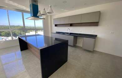 Imagem: A casa em condomínio possui 4 Dormitórios, 5 Banheiros, 5