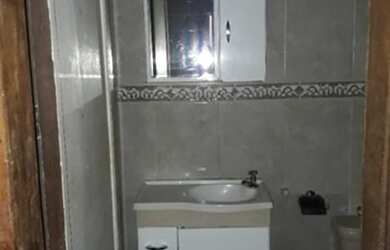 Imagem: A casa possui 2 Dormitórios, 1 Banheiro, 80m² de Área e Ar-condicionado