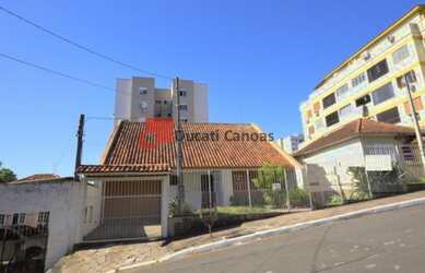 Imagem: A casa possui 3 Dormitórios, 3 Banheiros, 2 Vagas na garagem