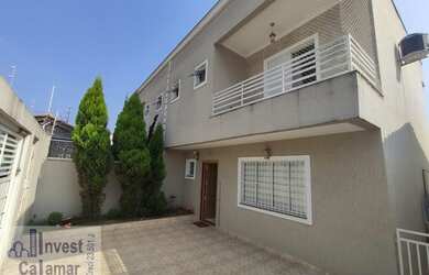 Imagem: A casa possui 3 Dormitórios, 3 Banheiros, 2 Vagas na garagem