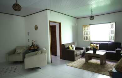 Imagem: A casa possui 5 Dormitórios, 2 Banheiros, 2 Vagas na garagem