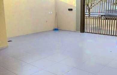 Imagem: A casa possui 3 Dormitórios, 2 Banheiros, 2 Vagas na garagem