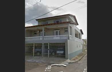 Imagem: A casa possui 5 Dormitórios, 5 Banheiros, 3 Vagas na garagem