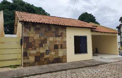 Imagem: A casa em condomínio possui 3 Dormitórios, 2 Banheiros, 1