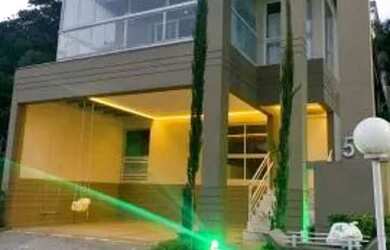 Imagem: A casa em condomínio possui 5 Dormitórios, 4 Banheiros, 4