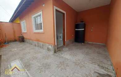 Imagem: A casa possui 2 Dormitórios, 2 Banheiros, 1 Vaga na garagem