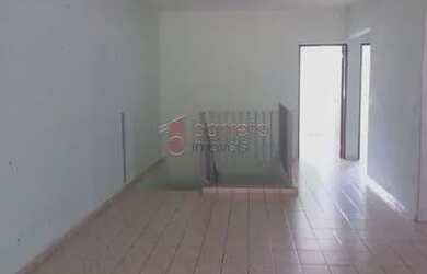 Imagem: A casa possui 3 Dormitórios, 2 Banheiros, 4 Vagas na garagem