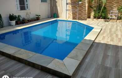 Imagem: A casa possui 3 Dormitórios, 3 Banheiros, 3 Vagas na garagem