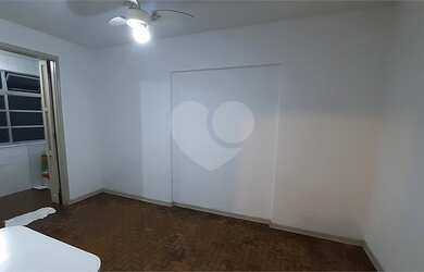 Imagem: O apartamento à venda possui 1 Dormitório, 1 Banheiro, 1 Vaga