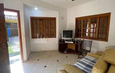 Imagem: A casa possui 2 Dormitórios, 2 Banheiros, 1 Vaga na garagem