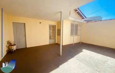 Imagem: A casa possui 2 Dormitórios, 2 Banheiros, 1 Vaga na garagem