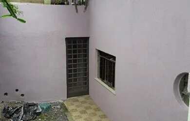 Imagem: A casa possui 1 Dormitório, 1 Banheiro, 1 Vaga na garagem e