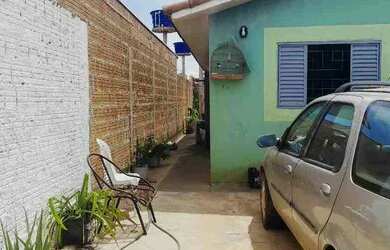 Imagem: A casa possui 2 Dormitórios, 1 Banheiro e está localizado
