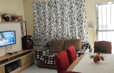 Imagem: A casa possui 2 Dormitórios, 1 Banheiro, 1 Vaga na garagem