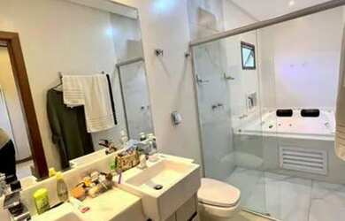 Imagem: A casa em condomínio possui 3 Dormitórios, 5 Banheiros, 4