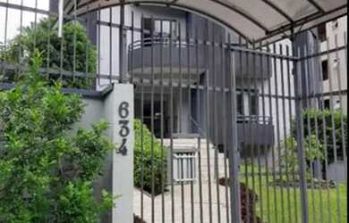 Imagem: O apartamento possui 2 Dormitórios, 1 Banheiro, 2 Vagas na