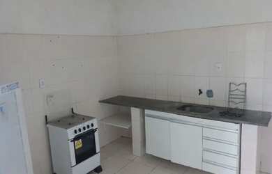 Imagem: A casa possui 1 Dormitório, 1 Banheiro e 2 Vagas na garagem