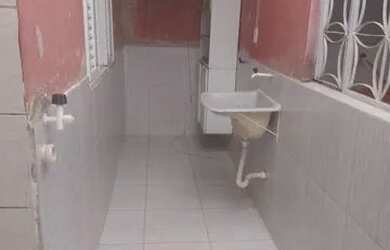 Imagem: A casa possui 3 Dormitórios, 1 Banheiro, 1 Vaga na garagem