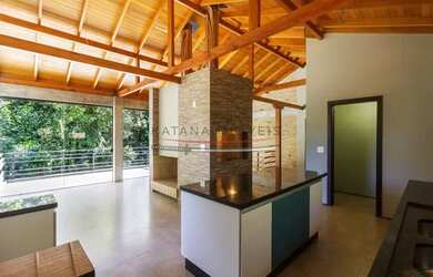 Imagem: A casa em condomínio possui 3 Dormitórios, 3 Banheiros, 230m²