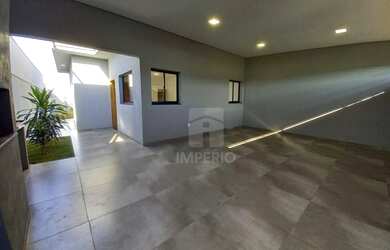 Imagem: A casa possui 3 Dormitórios, 1 Banheiro, 2 Vagas na garagem