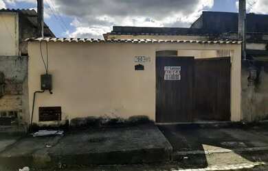 Imagem: A casa possui 2 Dormitórios, 2 Banheiros, 2 Vagas na garagem