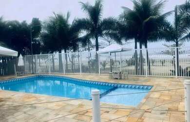 Imagem: A casa possui 3 Dormitórios, 3 Banheiros, 2 Vagas na garagem